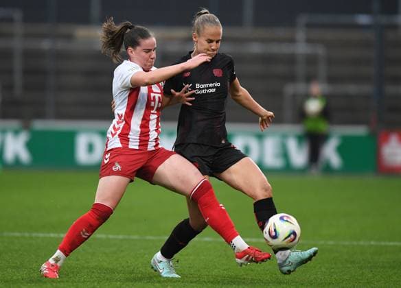 16 10 2025, xophax, Soccer Women Bundesliga Google Pixel Women Bundesliga 25 26 Geissbockheim Franz Kremer Stadium Cologne replay Adriana Achcinska , left 1 FC Cologne and Juliette Vidal , right Bayer 04 Cologne