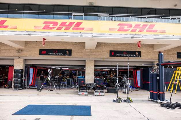 Formula 1 MSC Cruises United States Grand Prix 2025 Alexis Perrin OVERTAKE MAXPPP - Austin 16 10 2025 Oracle Red Bull Racing box in the pitlane at the Formula 1 MSC Cruises United States Grand Prix 2025, the 19th round of the 2025 FIA Formula 1 World Championship, WM, Weltmeisterschaft at the Circuit of The Americas in Austin, Texas, United States, from October 16 to 19, 2025 Austin Circuit of The Americas United States  Copyright: xOVERTAKE MAXPPPxAlexisxPerrinx OVT202510169363 OVT202510169363
