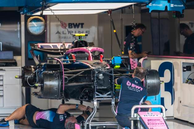 Formula 1 MSC Cruises United States Grand Prix 2025 Alexis Perrin OVERTAKE MAXPPP - Austin 16 10 2025 BWT Alpine F1 Team car in the box pitlane at the Formula 1 MSC Cruises United States Grand Prix 2025, the 19th round of the 2025 FIA Formula 1 World Championship, WM, Weltmeisterschaft at the Circuit of The Americas in Austin, Texas, United States, from October 16 to 19, 2025 Austin Circuit of The Americas United States  Copyright: xOVERTAKE MAXPPPxAlexisxPerrinx OVT202510169402 OVT202510169402