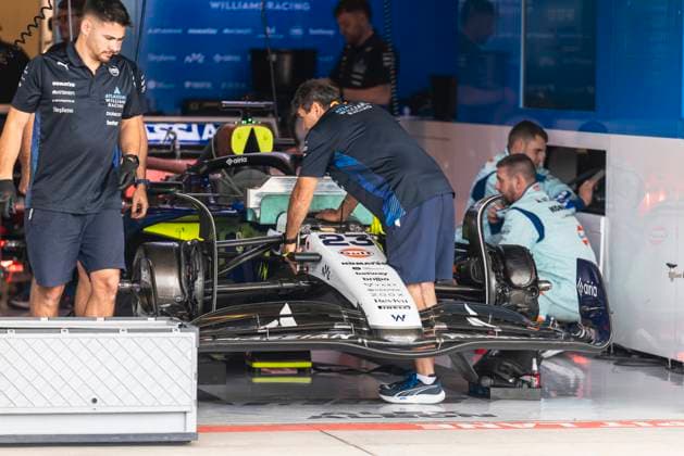 Formula 1 MSC Cruises United States Grand Prix 2025 Alexis Perrin OVERTAKE MAXPPP - Austin 16 10 2025 Atlassian Williams Racing new livery car box in the pitlane at the Formula 1 MSC Cruises United States Grand Prix 2025, the 19th round of the 2025 FIA Formula 1 World Championship, WM, Weltmeisterschaft at the Circuit of The Americas in Austin, Texas, United States, from October 16 to 19, 2025 Austin Circuit of The Americas United States  Copyright: xOVERTAKE MAXPPPxAlexisxPerrinx OVT202510169415 OVT202510169415