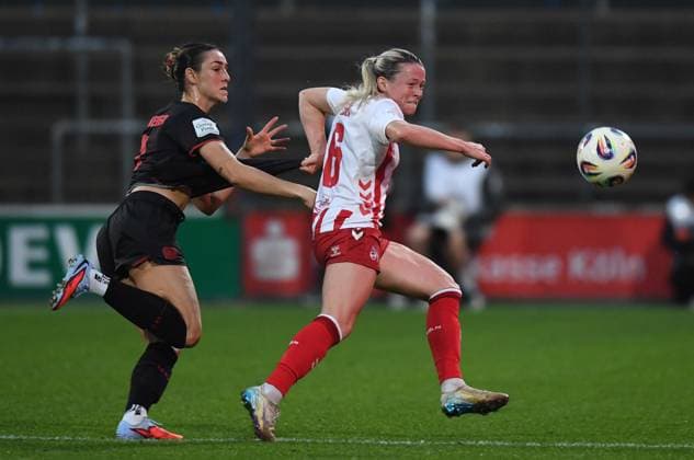16 10 2025, xophax, Soccer Women Bundesliga Google Pixel Women Bundesliga 25 26 Geissbockheim Franz Kremer Stadium Cologne replay Sandra Maria Jessen , right 1 FC Köln and Selina Ostermeier , left Bayer 04 Köln