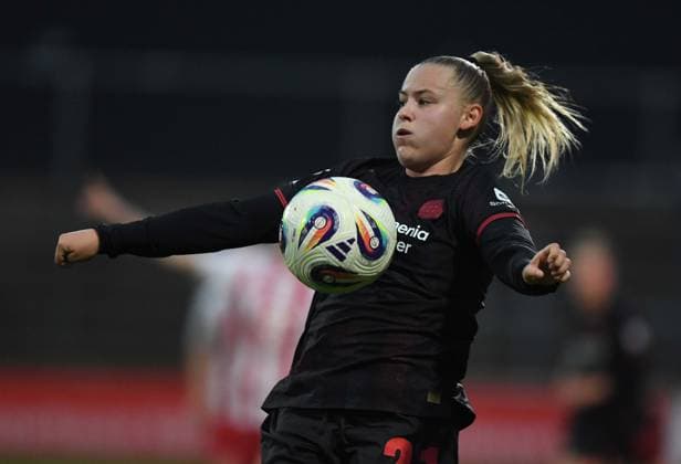 16 10 2025, xophax, Soccer Womens Bundesliga Google Pixel Womens Bundesliga 25 26 Geissbockheim Franz Kremer Stadium Cologne Replay Vanessa Fudalla Bayer 04 Cologne