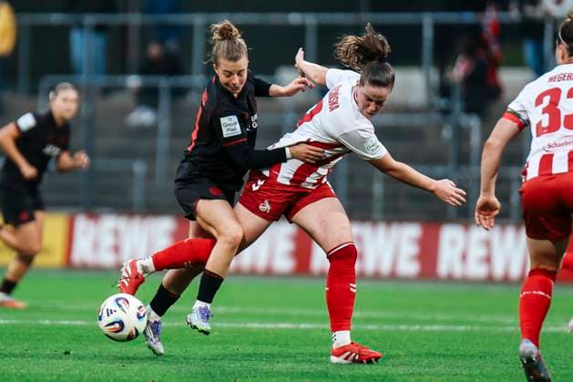 Google Pixel Womens Bundesliga 1 FC Köln Bayer 04 Leverkusen 16 10 2025 Kristin Kögel Bayer 04 Leverkusen, 11 in duel with Adriana Achci ska 1 FC Köln, 9 Google Pixel Womens Bundesliga 1 FC Köln Bayer 04 Leverkusen, Franz Kremer Stadion 16 10 2025 Copyright: xBEAUTIFULxSPORTS Freisenx