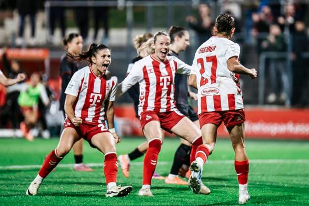 Google Pixel Womens Bundesliga 1 FC Köln Bayer 04 Leverkusen 16 10 2025 Laura Feiersinger 1 FC Köln, 27 Sandra Maria Jessen 1 FC Köln, 6 cheer with Laura Feiersinger 1 FC Köln, 27 to 1 0 Google Pixel Womens Bundesliga 1 FC Köln Bayer 04 Leverkusen, Franz Kremer Stadion 16 10 2025 Copyright: xBEAUTIFULxSPORTS Freisenx