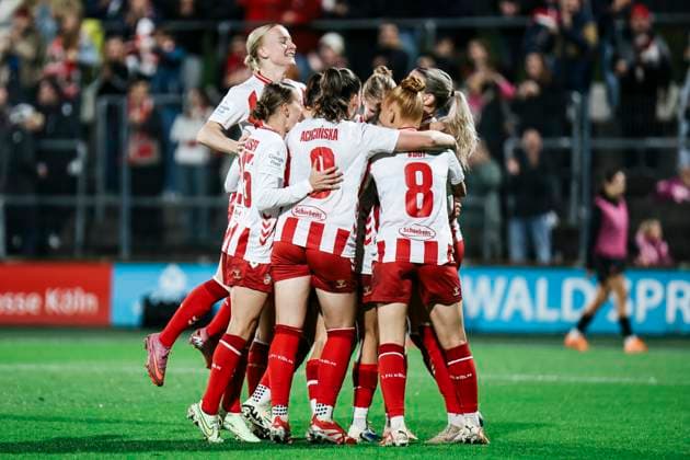 Google Pixel Womens Bundesliga 1 FC Köln Bayer 04 Leverkusen 16 10 2025 1 FC Köln cheers to 1 0 by Laura Feiersinger 1 FC Köln, 27 Google Pixel Womens Bundesliga 1 FC Köln Bayer 04 Leverkusen, Franz Kremer Stadion 16 10 2025 Copyright: xBEAUTIFULxSPORTS Freisenx
