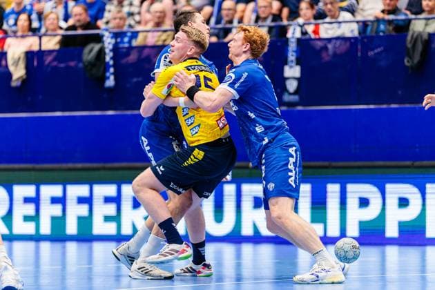 f l Frederik Simak TBV Lemgo Lippe, 08 , Haukur Thrastarson Rhein Neckar Loewen, 25 , Nicolai Theilinger TBV Lemgo Lippe, 03 GER, TBV Lemgo Lippe vs Rhein Neckar Loewen, Handball, 1 Bundesliga, 9 Matchday, Season 2025 2026, 16 10 2025 GER, TBV Lemgo Lippe vs Rhein Neckar Loewen, Handball, 1 Bundesliga, 9 Matchday, Season 2025 2026, 16 10 2025 Lemgo Copyright: xEibner-Pressefoto JanxRollingerx EP_JSK