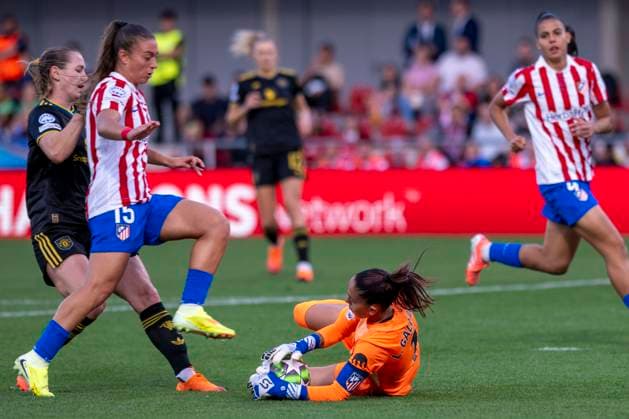 October 16, 2025, Alcala De Henares, Madrid, Spain: during the UEFA Women s Champions League soccer match between ATLETICO DE MADRID WOMENS - Manchester United, ManU WOMENS, held on October 16, 2025, at the AlcaloÂ¡ de Henares Sports Center in Madrid, Spain. Alcala De Henares Spain - ZUMAc312 20251016_zsp_c312_024 Copyright: xOscarxManuelxSanchezx