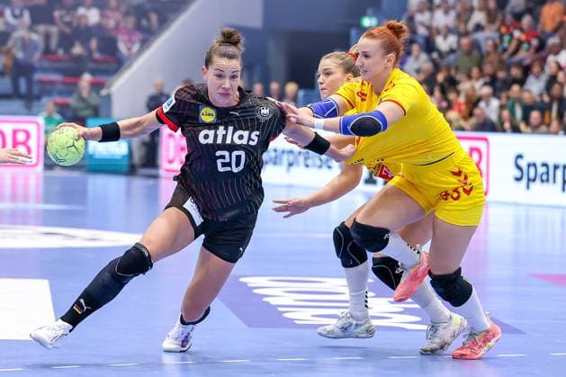 16 10 2025, Handball, EHF Womens International Match, European Championship Qualification 2026, Germany North Macedonia, Schwalbe Arena in Gummersbach Emily VOGEL GER 20 throws the ball at the goal North Rhine-Westphalia Germany