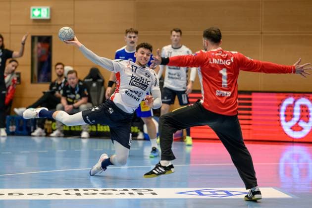 Marko, Grgic Rueckraum Mitte, SG Flensburg Handewitt, 17 , Matija, Spikic TW, ThSV Eisenach, 1 GER, Thuringia, ThSV Eisenach vs SG Flensburg Handewitt, 1 Daikin Handballbundesliga, Handball, 9 Matchday, Season 2025 2026, 16 10 2025 GER, Thuringia, ThSV Eisenach vs SG Flensburg Handewitt, 1 Daikin Handballbundesliga, Handball, 9 Matchday, Season 2025 2026, 16 10 2025 Eisenach Copyright: xEibner-Pressefoto MartinxHerbstx EP_MHT