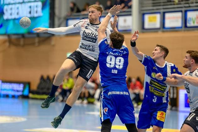 Simon, Pytlick Back Left, SG Flensburg Handewitt, 2 , Tillman, Leu Circle Winger, ThSV Eisenach, 99 , Oskar Joelsson ThSV Eisenach, 3 , Johannes, Golla Circle Winger, SG Flensburg Handewitt, 4 GER, Thuringia, ThSV Eisenach vs SG Flensburg Handewitt, 1 Daikin Handballbundesliga, Handball, Matchday 9, Season 2025 2026, 16 10 2025 GER, Thuringia, ThSV Eisenach vs SG Flensburg Handewitt, 1 Daikin Handballbundesliga, Handball, Matchday 9, Season 2025 2026, 16 10 2025 Eisenach Copyright: xEibner-Pressefoto MartinxHerbstx EP_MHT
