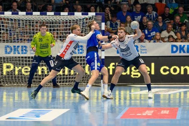 Oskar Joelsson ThSV Eisenach, 3 , Johannes, Golla Kreislaeufer, SG Flensburg Handewitt, 4 , Kevin, Moeller TW, SG Flensburg Handewitt, 20 GER, Thuringia, ThSV Eisenach vs SG Flensburg Handewitt, 1 Daikin Handballbundesliga, Handball, Matchday 9, Season 2025 2026, 16 10 2025 GER, Thuringia, ThSV Eisenach v SG Flensburg Handewitt, 1 Daikin Handballbundesliga, Handball, Matchday 9, Season 2025 2026, 16 10 2025 Eisenach Copyright: xEibner-Pressefoto MartinxHerbstx EP_MHT