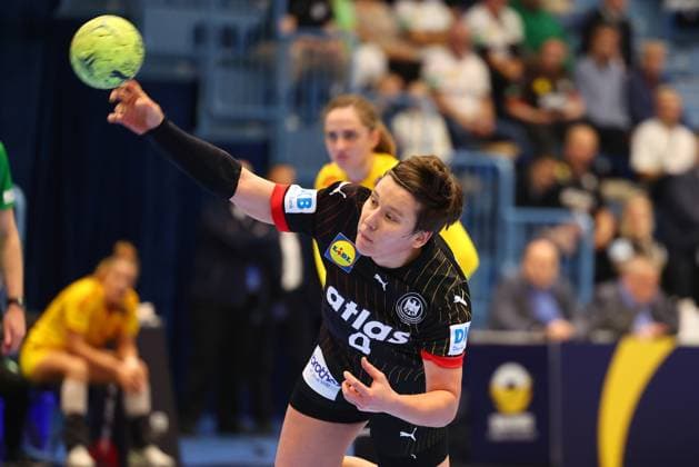 Goal throw by Alina Grijseels Germany Germany vs North Macedonia, Handball, Women, European Championship Qualification, 16 10 2025 Germany vs North Macedonia, Handball, Women, European Championship Qualification, 16 10 2025 Gummersbach Copyright: xEibner-Pressefotox EP_RWS