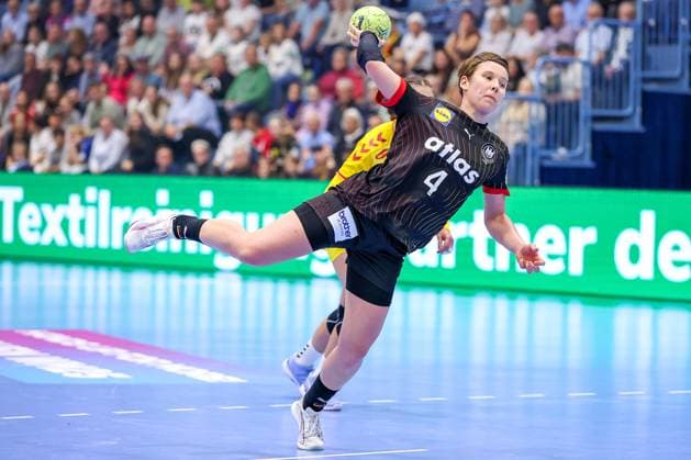 16 10 2025, Handball, EHF Womens International Match, European Championship Qualification 2026, Germany North Macedonia, Schwalbe Arena in Gummersbach Alina GRIJSEELS GER 04 throws on goal North Rhine-Westphalia Germany