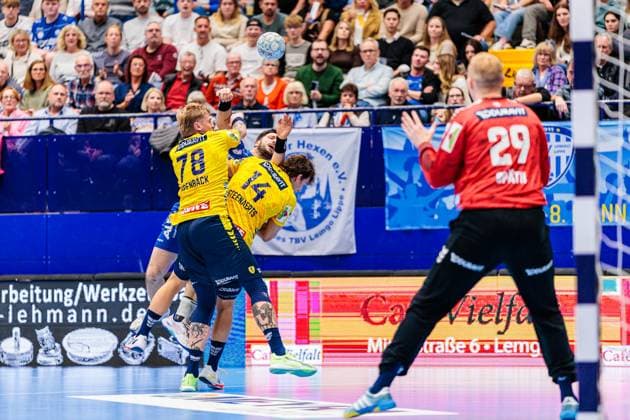 f l Edwin Aspenbaeck Rhein Neckar Loewen, 78 , Tim Suton TBV Lemgo Lippe, 23 , Gino Steenaerts Rhein Neckar Loewen, 14 , David Spaeth Rhein Neckar Loewen, 29 GER, TBV Lemgo Lippe vs Rhein Neckar Loewen, Handball, 1 Bundesliga, Matchday 9, Season 2025 2026, 16 10 2025 GER, TBV Lemgo Lippe vs Rhein Neckar Loewen, Handball, 1 Bundesliga, Matchday 9, Season 2025 2026, 16 10 2025 Lemgo Copyright: xEibner-Pressefoto JanxRollingerx EP_JSK