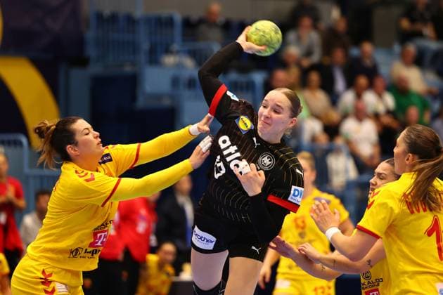 Goal throw by Nieke Kuehne Germany Germany vs North Macedonia, Handball, Women, European Championship Qualification, 16 10 2025 Germany vs North Macedonia, Handball, Women, European Championship Qualification, 16 10 2025 Gummersbach Copyright: xEibner-Pressefotox EP_RWS