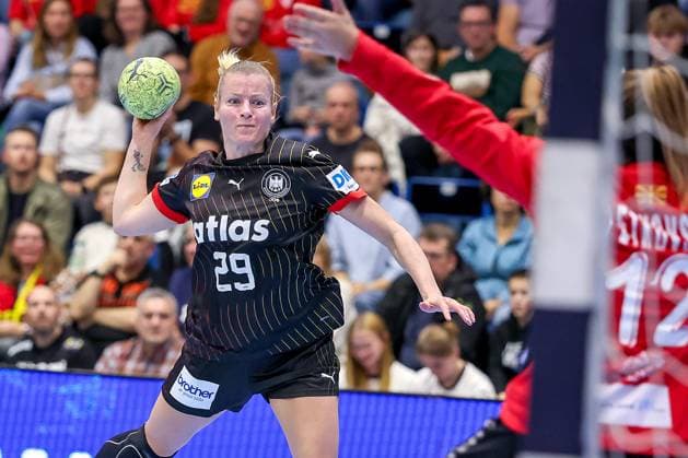 16 10 2025, Handball, EHF Womens International Match, European Championship Qualification 2026, Germany North Macedonia, Schwalbe Arena in Gummersbach Antje DÖLL GER 29 throws on goal North Rhine-Westphalia Germany