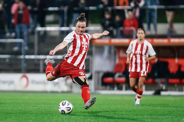 Google Pixel Womens Bundesliga 1 FC Köln Bayer 04 Leverkusen 16 10 2025 Marina Hegering 1 FC Köln, 33 on the ball Google Pixel Womens Bundesliga 1 FC Köln Bayer 04 Leverkusen, Franz Kremer Stadion 16 10 2025 Copyright: xBEAUTIFULxSPORTS Freisenx