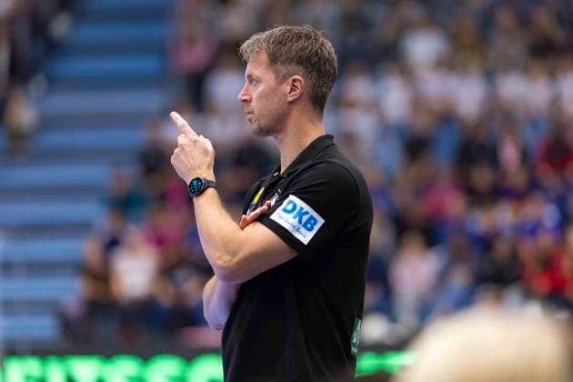 Germany vs North Macedonia Handball A Women European Championship qualification, 16 10 2025 GUMMERSBACH, GERMANY OCTOBER 16 Coach Markus Gaugisch GER during the match between Germany vs North Macedonia Handball A Women European Championship qualification at Schwalbe Arena on October 16, 2025 in Gummersbach, Germany Copyright: xBEAUTIFULxSPORTS KennyxBeelex