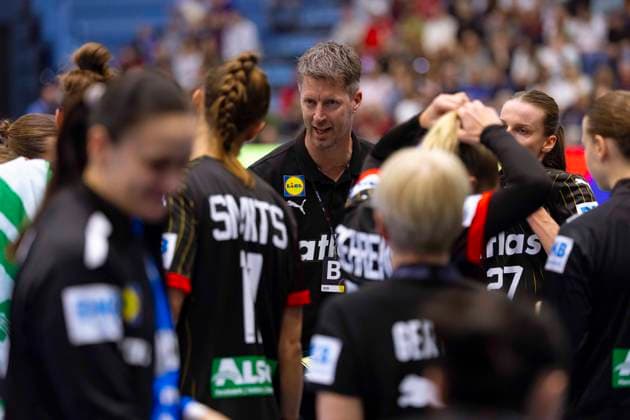 Germany vs North Macedonia Handball A Women European Championship qualification, 16 10 2025 GUMMERSBACH, GERMANY OCTOBER 16 Coach Markus Gaugisch GER during the match between Germany vs North Macedonia Handball A Women European Championship qualification at Schwalbe Arena on October 16, 2025 in Gummersbach, Germany Copyright: xBEAUTIFULxSPORTS KennyxBeelex