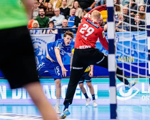 v l Thore Rahmlow TBV Lemgo Lippe, 36 , David Spaeth Rhein Neckar Loewen, 29 GER, TBV Lemgo Lippe vs Rhein Neckar Loewen, Handball, 1 Bundesliga, Matchday 9, Season 2025 2026, 16 10 2025 GER, TBV Lemgo Lippe vs Rhein Neckar Loewen, Handball, 1 Bundesliga, Matchday 9, Season 2025 2026, 16 10 2025 Lemgo Copyright: xEibner-Pressefoto JanxRollingerx EP_JSK