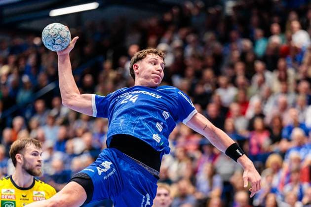 Joel Willecke TBV Lemgo Lippe, 24 in goal throw GER, TBV Lemgo Lippe vs Rhein Neckar Loewen, Handball, 1 Bundesliga, Matchday 9, Season 2025 2026, 16 10 2025 GER, TBV Lemgo Lippe vs Rhein Neckar Loewen, Handball, 1 Bundesliga, Matchday 9, Season 2025 2026, 16 10 2025 Lemgo Copyright: xEibner-Pressefoto JanxRollingerx EP_JSK