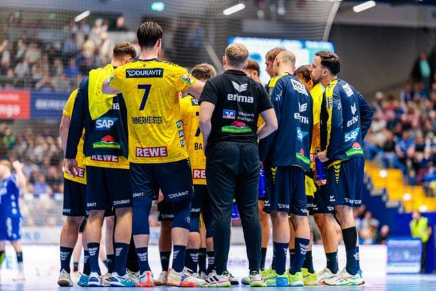 Timeout Rhein Neckar Loewen GER, TBV Lemgo Lippe vs Rhein Neckar Loewen, Handball, 1 Bundesliga, Matchday 9, Season 2025 2026, 16 10 2025 GER, TBV Lemgo Lippe vs Rhein Neckar Loewen, Handball, 1 Bundesliga, Matchday 9, Season 2025 2026, 16 10 2025 Lemgo Copyright: xEibner-Pressefoto JanxRollingerx EP_JSK