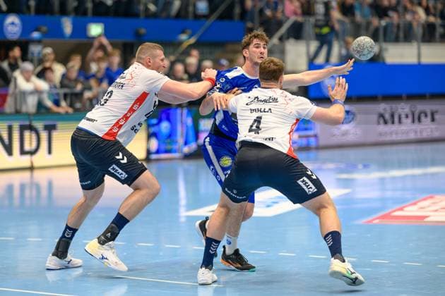 Blaz, Blagotinsek Kreislaeufer, SG Flensburg Handewitt, 43 , Johannes, Golla Kreislaeufer, SG Flensburg Handewitt, 4 , Stephan, Seitz Rueckraum Rechts, ThSV Eisenach, 44 GER, Thueringen, ThSV Eisenach vs SG Flensburg Handewitt, 1 Daikin Handballbundesliga, Handball, Matchday 9, Season 2025 2026, 16 10 2025 GER, Thuringia, ThSV Eisenach vs SG Flensburg Handewitt, 1 Daikin Handballbundesliga, Handball, Matchday 9, Season 2025 2026, 16 10 2025 Eisenach Copyright: xEibner-Pressefoto MartinxHerbstx EP_MHT