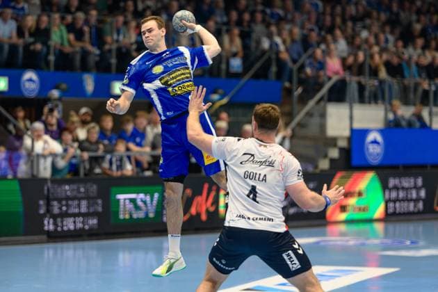 Max Beneke ThSV Eisenach, 9 , Johannes, Golla Kreislaeufer, SG Flensburg Handewitt, 4 GER, Thuringia, ThSV Eisenach v SG Flensburg Handewitt, 1 Daikin Handballbundesliga, Handball, Matchday 9, Season 2025 2026, 16 10 2025 GER, Thuringia, ThSV Eisenach v SG Flensburg Handewitt, 1 Daikin Handballbundesliga, Handball, Matchday 9, Season 2025 2026, 16 10 2025 Eisenach Copyright: xEibner-Pressefoto MartinxHerbstx EP_MHT