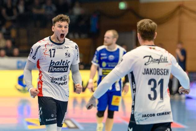 Marko, Grgic center back, SG Flensburg Handewitt, 17 cheering with Emil, Jakobsen left back, SG Flensburg Handewitt, 31 GER, Thuringia, ThSV Eisenach vs SG Flensburg Handewitt, 1 Daikin Handballbundesliga, Handball, Matchday 9, Season 2025 2026, 16 10 2025 GER, Thuringia, ThSV Eisenach v SG Flensburg Handewitt, 1 Daikin Handballbundesliga, Handball, Matchday 9, Season 2025 2026, 16 10 2025 Eisenach Copyright: xEibner-Pressefoto MartinxHerbstx EP_MHT