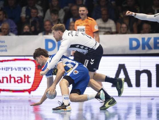 DAIKIN HBL HANDBALL MEN 1 BL 9 GAME DAY THSV EISENACH SG FLENSBURG HANDEWITT FOR EDITORIAL PURPOSES ONLY p 16 10 2025 Eisenach DAIKIN HBL Handball 1 Bundesliga Men Season 2025 2026 9 Matchday Werner Assmann Halle ThSV Eisenach SG Flensburg Handewitt in photo Stephan Seitz 44 ThSV Eisenach in duel with Simon Pytlick 2 SG Flensburg Handewitt Germany Thuringia Eisenach Copyright SaschaxFromm Copyright: SaschaxFromm doc82uk64gucoj1hepo6m4a ,EDITORIAL USE ONLY Copyright: SaschaxFromm