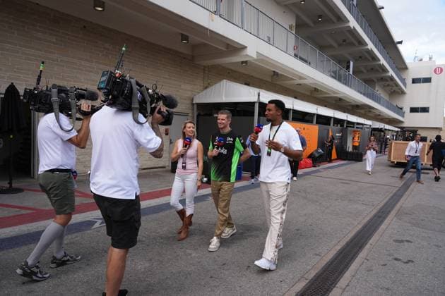 FORMULA 1 MSC CRUISES UNITED STATES GRAND PRIX 2025 16 10 2025, Circuit of The Americas, Austin, FORMULA 1 MSC CRUISES UNITED STATES GRAND PRIX 2025 , in the picture Sky Deutschland reporter Sandra Baumgartner, Nico Hülkenberg DEU , Stake F1 Team Kick Sauber, decathlete and reigning world champion Leo Neugebauer nordphotoxGmbHx xBratic nph00250