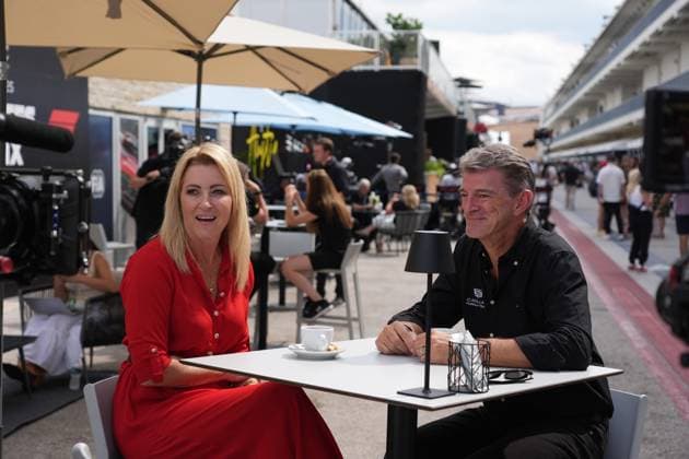 FORMULA 1 MSC CRUISES UNITED STATES GRAND PRIX 2025 16 10 2025, Circuit of The Americas, Austin, FORMULA 1 MSC CRUISES UNITED STATES GRAND PRIX 2025 , pictured Sky England commentator Rachel Brookes with Team Principal Graeme Lowdon, Cadillac Formula 1 nordphotoxGmbHx xBratic nph00250