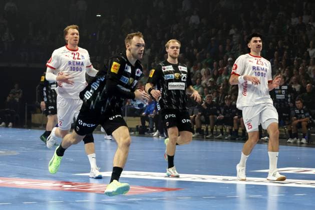 DEU, Machineseeker EHF Champions League, Fuechse Berlin vs Kolstad Handball, 16 10 2025, Max Schmeling Halle, Berlin, DEU, Machineseeker EHF Champions League, Fuechse Berlin vs Kolstad Handball, in the picture Mathias Gidsel Fuechse Berlin 19 , Matthes Langhoff Fuechse Berlin 25 , Simon Jeppsson Kolstad Handball 22 , Simen Ulstad Lyse Kolstad Handball 25 nordphotoxGmbHx xEngler nph00076