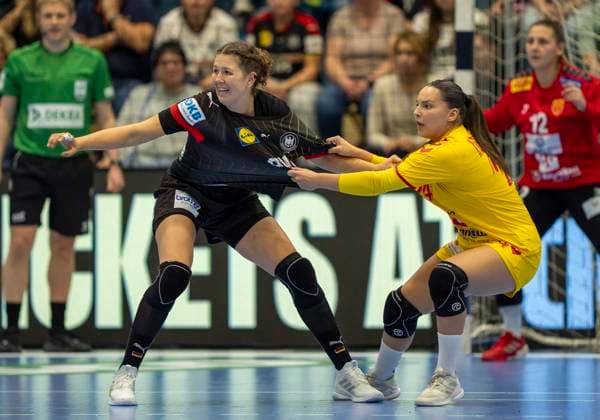 Borjana Koceva North Macedonia, 24 holds Marie STEFFEN Germany, 14 on jersey 16 10 2025, Handball Women European Championship Qualification, Germany North Macedonia in Gummersbach Copyright: HMBxMedia xMarcoxBader