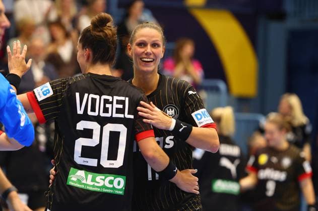 Xenia Smits Germany, right and Emily Vogel Germany are happy about the victory against North Macedonia Germany vs North Macedonia, Handball, Women, European Championship Qualification, 16 10 2025 Germany vs North Macedonia, Handball, Women, European Championship Qualification, 16 10 2025 Gummersbach Copyright: xEibner-Pressefotox EP_RWS
