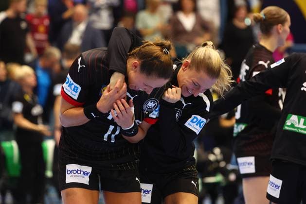 Emily Vogel Germany, left and Antje Doell Germany are happy about the victory against North Macedonia Germany vs North Macedonia, Handball, Women, European Championship Qualification, 16 10 2025 Germany vs North Macedonia, Handball, Women, European Championship Qualification, 16 10 2025 Gummersbach Copyright: xEibner-Pressefotox EP_RWS