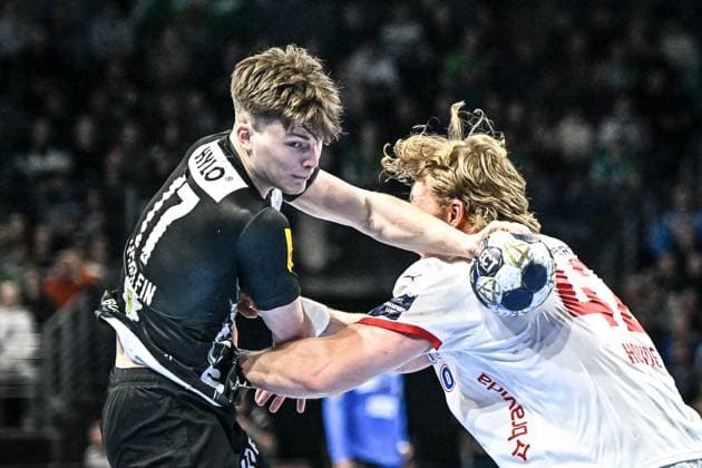 16 09 2025, xlakx, Handball, EHF Champions League, Fuechse Berlin Kolstad Handball v l Nils Lichtlein Fuechse Berlin , Martin Hernes Hovde Kolstad Handball duel, duel, fight, tackle Berlin Daniel Lakomski