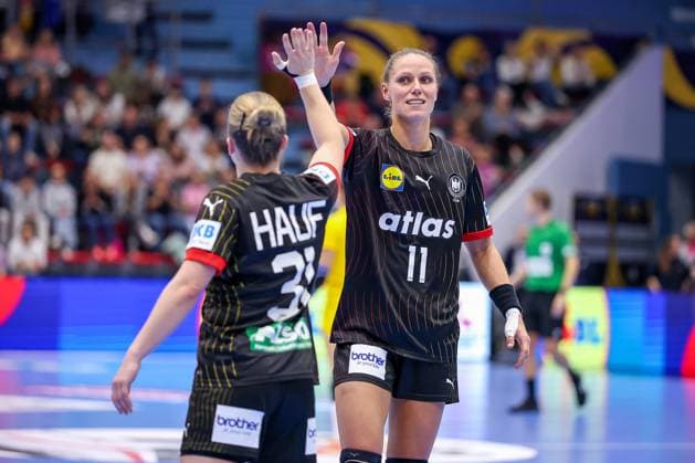 16 10 2025, Handball, EHF Womens International Match, European Championship Qualification 2026, Germany North Macedonia, Schwalbe Arena in Gummersbach Final celebration after the German national teams 34 18 victory Alexia HAUF GER 31 Xenia SMITS GER 11 North Rhine-Westphalia Germany