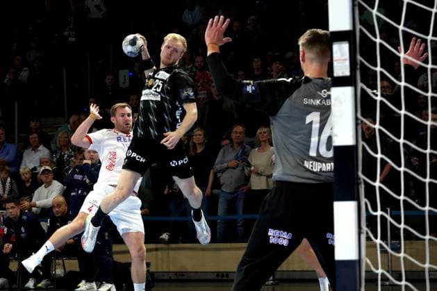 DEU, Machineseeker EHF Champions League, Fuechse Berlin vs Kolstad Handball, 16 10 2025, Max Schmeling Halle, Berlin, DEU, Machineseeker EHF Champions League, Fuechse Berlin vs Kolstad Handball, in the picture Matthes Langhoff Fuechse Berlin 25 , Nicolai Neupart Kolstad Handball 16 , Magnus Gullerud Kolstad Handball 14 nordphotoxGmbHx xEngler nph00076
