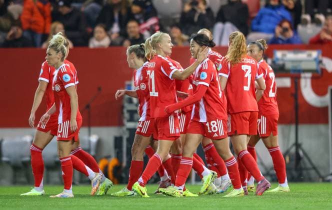 DEU, Munich, FC Bayern München vs Juventus Turin, Women s Champions League, UEFA, Season 2526, FC Bayern Campus, 2 Matchday in picture Pernille Harder Bayern München 21 scores the goal for 1 0, cheering with the team DFB DFL REGULATIONS PROHIBIT ANY USE OF PHOTOGRAPHS AS IMAGE SEQUENCES AND OR QUASI VIDEO, 16 10 2025, Copyright: HMBxMedia HendrikxHamelau
