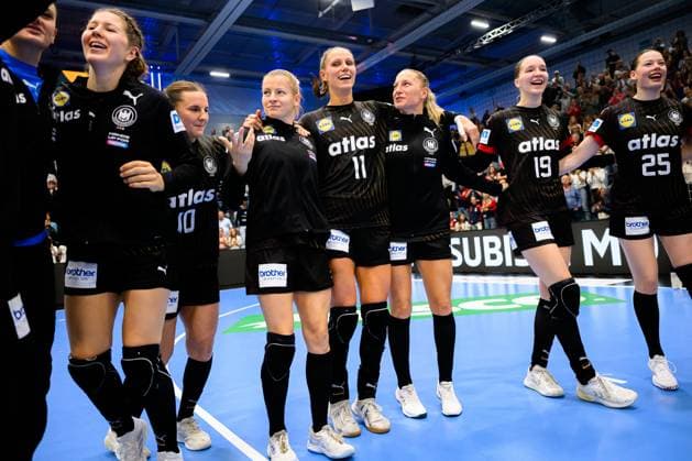 Gummersbach handball women European Championship qualification, Germany North Macedonia the team of Germany, final cheer final cheer emotion joy Gummersbach Schwalbe Arena Germany