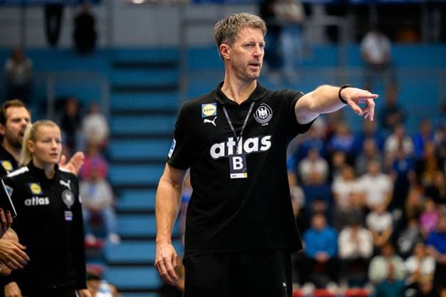 Gummersbach Handball Women European Championship Qualification, Germany North Macedonia Coach Markus Gaugisch Germany Gestures Gestures Gestures Gummersbach Schwalbe Arena Germany