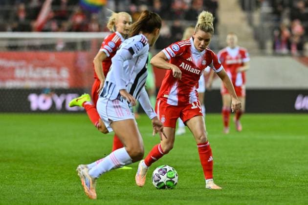 UEFA Womens s Champions League FC Bayern Munich Juventus Turin 16 10 2025 MUNICH, GERMANY OCTOBER 16 Estela CARBONELL Juventus Turin 3 against Linda DALLMANN FC Bayern Munich 10 during the UWCL match between FC Bayern Munich vs Juventus FC on matchday 2 at FC Bayern Campus on October 16, 2025 in Munich, Germany Copyright: xBEAUTIFULxSPORTS Goldbergx