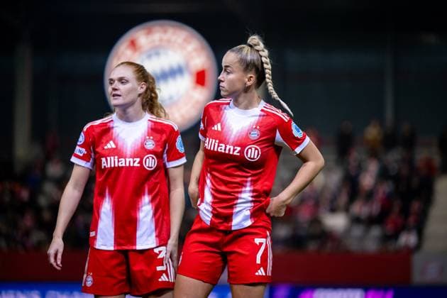 Giulia Gwinn FC Bayern Muenchen, 07 , Stine Ballisager FC Bayern Muenchen, 03 in front of the FCB crest logo, GER, FC Bayern Muenchen vs Juventus Turin, Football Uefa Womens Champions League, league phase, matchday 2, 2025 2026 season, 16 10 2025 GER, FC Bayern Muenchen vs Juventus Turin, Football Uefa Womens Champions League, league phase, matchday 2, 2025 2026 season, 16 10 2025 Muenchen Copyright: xEibner-Pressefoto Memmlerx EP_MMR
