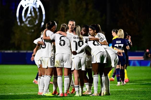 FOOTBALL : PSG vs Real Madrid - Ligue des Champions Feminine - 15 10 2025 Alba Redondo ( 11 - Real Madrid ) celebrates with teammates during the UEFA Women s Champions League match between Paris Saint Germain and Real Madrid CF at Campus de Poissy on october 15, 2025 in Possy, France. ( Photo by Federico Pestellini PsnewZ ) - PossyFrance  Copyright: xFedericoxPestellinix