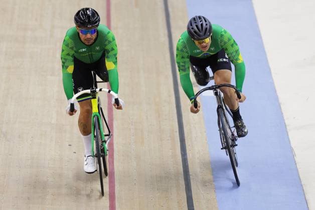 2025 UCI Para-Cycling Track World Championships Picture by Alex Whitehead SWpix.com - 16 10 2025 - Cycling - 2025 UCI Para-Cycling Track World Championships - Rio Olympic Velodrome, Rio de Janeiro, Brazil - MC2 10 km Scratch Race - Victor Luise De Oliveira Herling (Brazil), Roberto Franco Neto (Brazil) Copyright: x xSWpix.comx(t axPhotographyxHubxLtd)xAlexxWhitehead SWpix.comx SWP-3030-9550