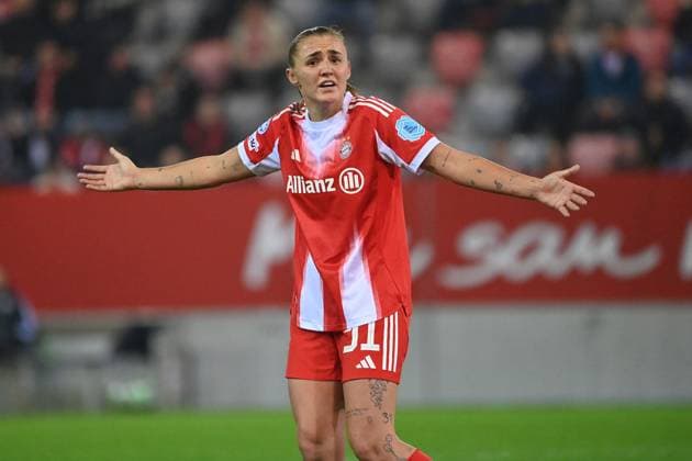 Georgia STANWAY FCB , perplexed,gesture,action,single image,cropped single motif,half figure,half figure FC Bayern Muenchen Juventus Turin Womens Champions League on 16 10 2025 FC BAYERN CAMPUS