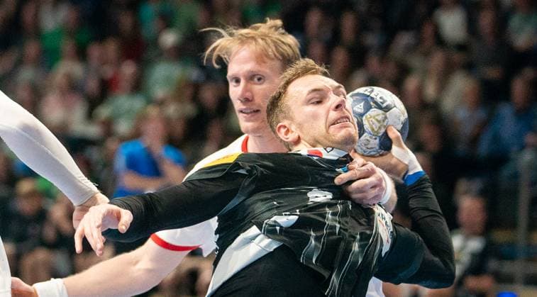 16 10 2025, Handball, Men, Machineseeker, EHF 2025 26, Champions League, Group A, Matchday 5, Füchse Berlin Kolstad Handball Mathias Gidsel Füchse Berlin, right against Magnus Gullerud Kolstad Handball, left Berlin Max Schmeling Halle Brandenburg Germany