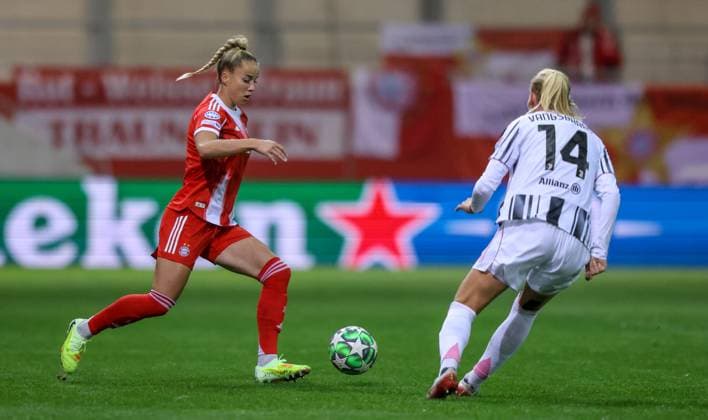 DEU, Munich, FC Bayern München vs Juventus Turin, Women s Champions League, UEFA, Season 2526, FC Bayern Campus, 2 Matchday in the picture f l n r Giulia Gwinn Bayern München 7 , Amalie Vangsgaard Juventus Turin 14 DFB DFL REGULATIONS PROHIBIT ANY USE OF PHOTOGRAPHS AS IMAGE SEQUENCES AND OR QUASI VIDEO, 16 10 2025, Copyright: HMBxMedia HendrikxHamelau