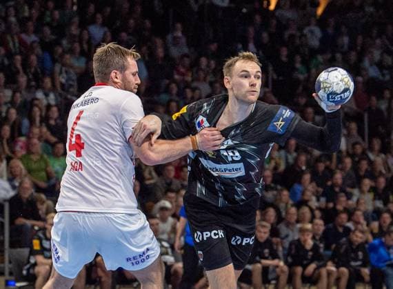 Handball, Men, Season 2025 2026, Champions League Group A, Matchday 5 , Füchse Berlin Kolstad Handball, v l Vetle Eck Aga Kolstad , Mathias Gidsel Füchse Berlin , 16 10 2025, Copyright: xSebastianxRäppold MatthiasxKochx